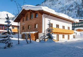 Haus Ricarda has Balcony rooms