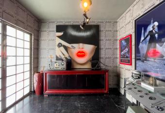 Marbella Boutique Art hotel allows 18 year olds to book a room