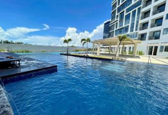 Budget Friendly Family condo with free beach access, you can stay with 5 guests for the same price, nearby airport and good WIFI has Balcony rooms