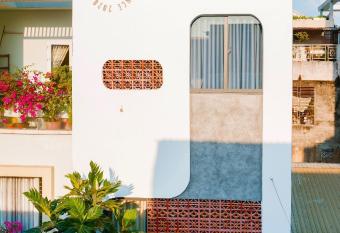 Mango Home & Apartment allows 18 year olds to book a room