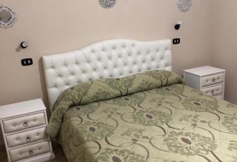 HOME VESUVIUS has Balcony rooms