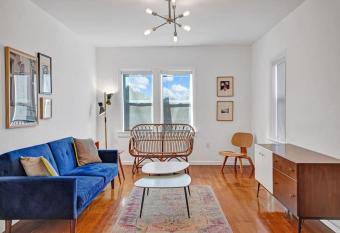 Biscayne deluxe unit 2br1bath free parking garden BBQ Trampoline has Balcony rooms