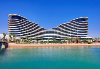 Waldorf Astoria Lusail, Doha has rooms with a private hot tub