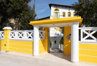 Golden Seaside House number 1 has Balcony rooms