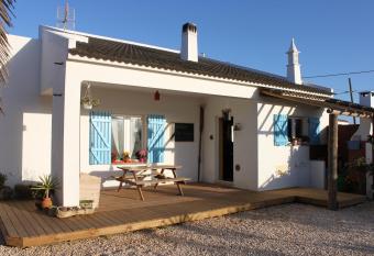 PuraVida Divehouse allows 18 year olds to book a room