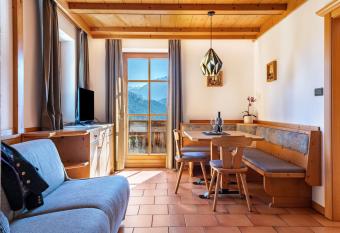 H  uslerhof App Pinus has Balcony rooms
