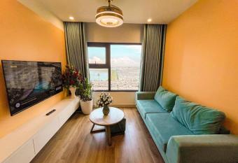 HoCi Homestay Vinhomes OceanPark has Balcony rooms