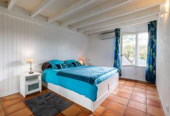 Villa bleue has Balcony rooms