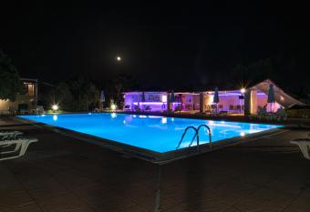 EUPHORIA COMPLEX2 has Balcony rooms