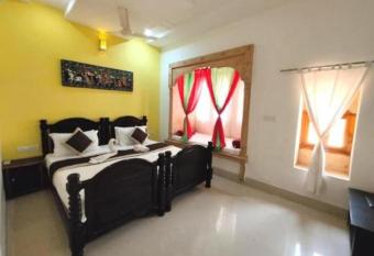 Hotel ROOP Mahal allows 18 year olds to book a room