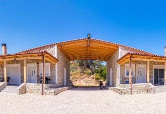 George s Paradise has Balcony rooms