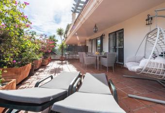 Apartamento Lorcrimar Ban  s l allows 18 year olds to book a room