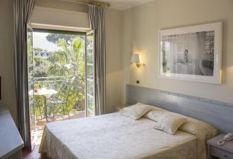 Hotel Mignon has Balcony rooms