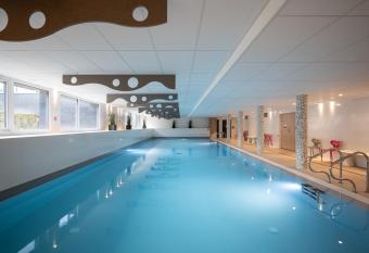 Kyriad Prestige Saint-Malo allows 18 year olds to book a room