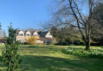 Stable Cottage has rooms with a private hot tub
