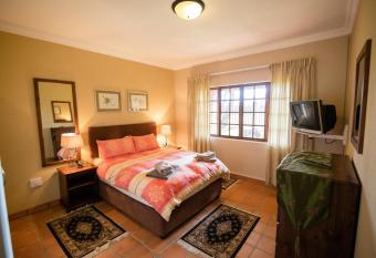 Paul s Place has Balcony rooms