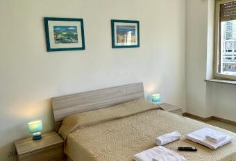BnB Il Bicciolano 2 - bilocale fronte ospedale has Balcony rooms