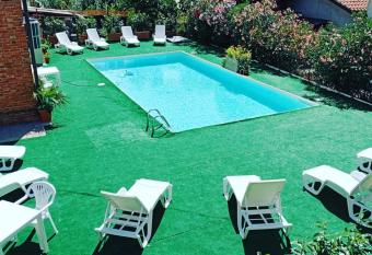 Villa Mezzetti has Balcony rooms