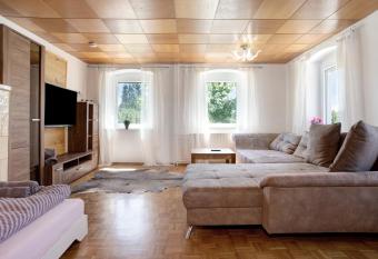 Eg Wohnung Bauernhof mit Garten has Balcony rooms