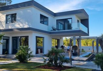 Villa Casa del Sol - Green and peaceful oasis with private pool and parking - 15min from sea has Balcony rooms