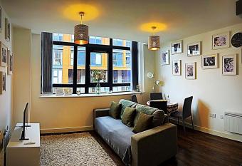 Cotton Apartment Chinatown Central Stay has Balcony rooms