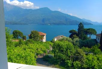 My Holidays - Camere dei Fiori has Balcony rooms