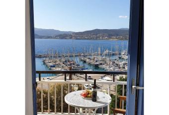 ENTIR HOME WITH A SEA VIEW FOR 5 GUESTS. has Balcony rooms