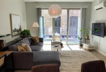 Flexhome Walker's Point 1BR Q2 allows 18 year olds to book a room