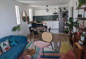 Appartement 3 pi  ces avec parking couvert gratuit. has Balcony rooms