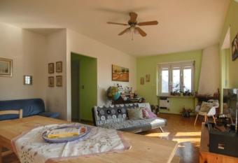 TORRE PELLICE Alloggio incantevole con parcheggio privato has Balcony rooms