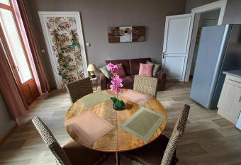 STUDIOS ET APPARTEMENTS EN CENTRE VILLE Boulogne sur mer has Balcony rooms