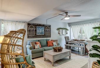 Treetops 5701 has Balcony rooms