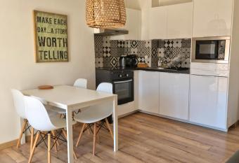 Un balcon sur les toits d Aix has Balcony rooms