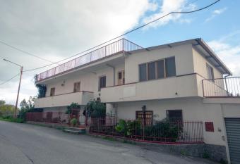 Rosa di Calabria has Balcony rooms