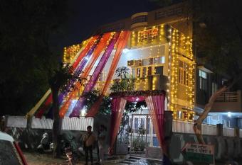 OYO HOME 92172 The Blue House allows 18 year olds to book a room