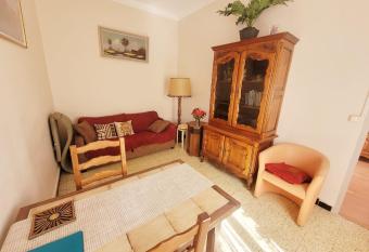 Nice Bright Cocoon With Balcony Near Ramparts has Balcony rooms