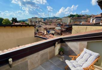 Magic Place Bergamo! Appartamento Relax con terrazza nel cuore di Bergamo has Balcony rooms