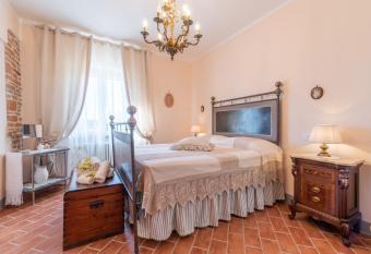 L olivo Casa del Nonno Bingheri has Balcony rooms