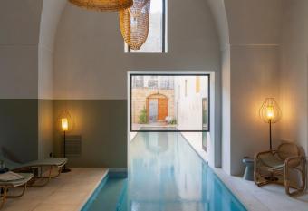 Palazzo Tafuri has Balcony rooms