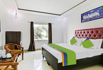 Treebo Trend Royal Empire allows 18 year olds to book a room