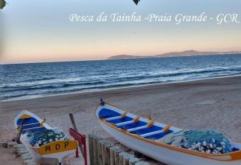 CASA DA ANA E Z   allows 18 year olds to book a room