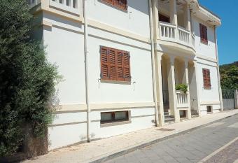 Il Salvatore has Balcony rooms