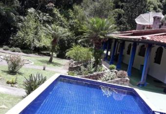 S  tio canto da mata a 50min de S  o Paulo (Atibaia) has Smoking/Balcony rooms