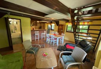 Mr. Bens cottage has Balcony rooms