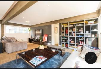 Ap. espa  oso, aconchegante e bem localizado. has Smoking rooms