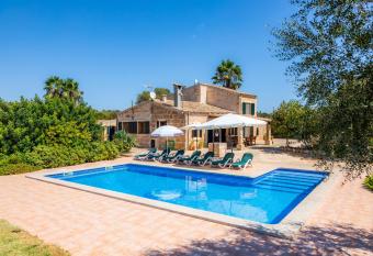 Can Colau has Balcony rooms