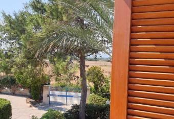 Villa Eluccia has Smoking/Balcony rooms