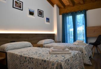 Apartamento El Mirador de la Rua allows 18 year olds to book a room