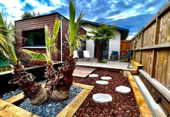 La Villa Canop  e - Piscine chauff  e-Fibre-Clim-Jacuzzi has Balcony rooms