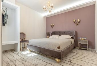 Petite Suite has Balcony rooms